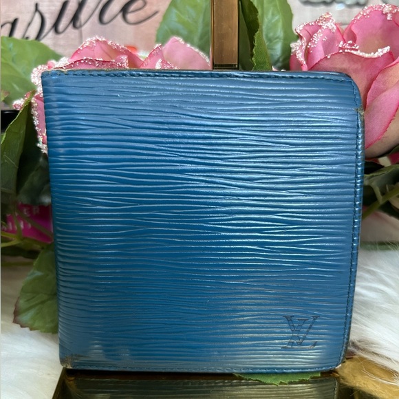 Louis Vuitton Epi Blue - Picture 2 of 16